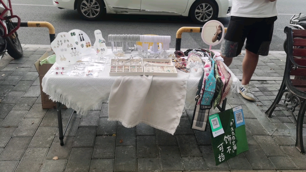 重庆摆摊小饰品.饰不可挡第一天._哔哩哔哩_bilibili