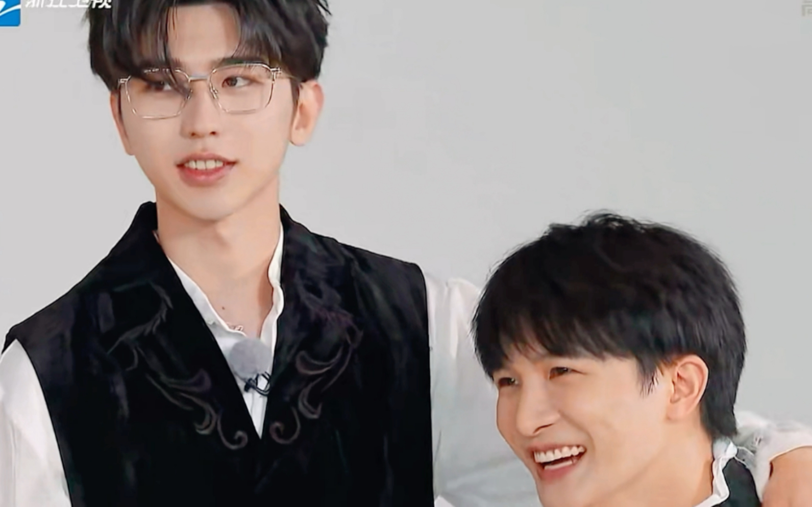 他好宠他!【蔡徐坤/周深】