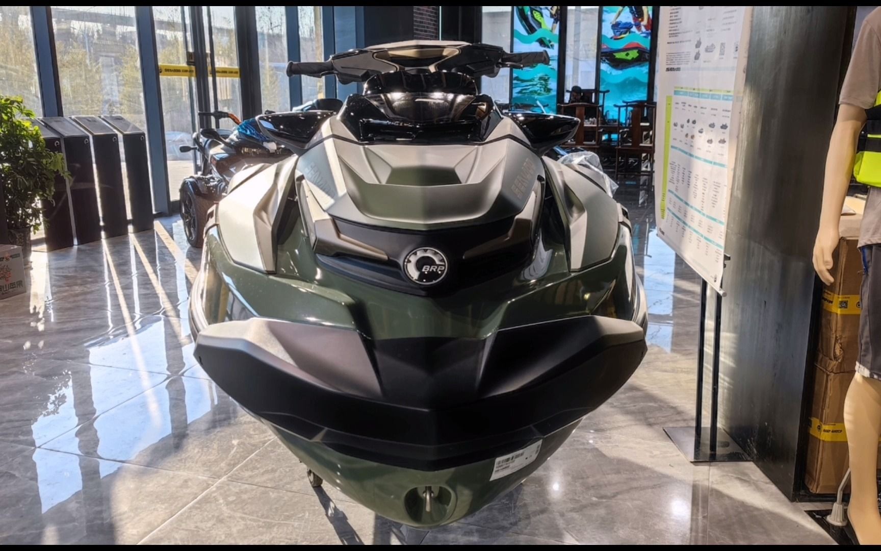 水上劳斯莱斯,庞巴迪gtx-x-300限量版大洋珊瑚绿