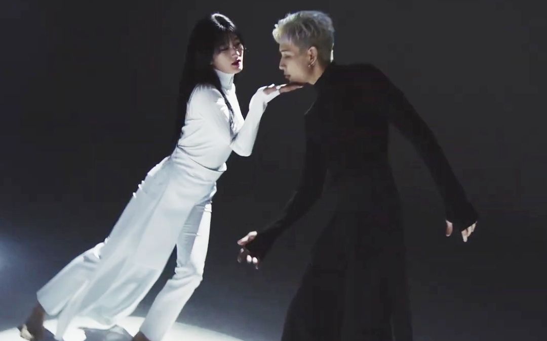 [图]BamBam+涩琪合作新曲Who Are You舞蹈版公开