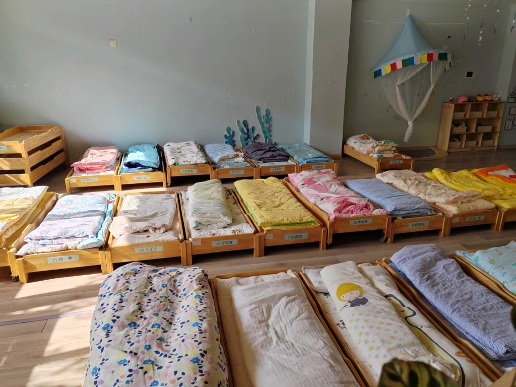 幼儿园的小床可真舒服啊