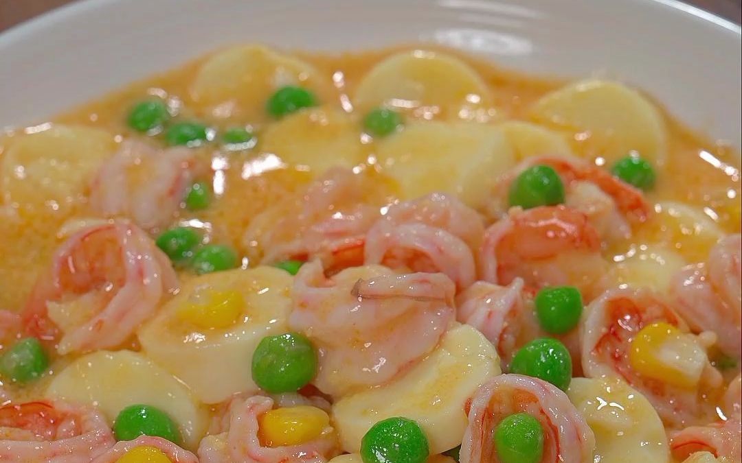 豆腐做法多种多样,这样做的豆腐鲜嫩美味,大人小孩都爱吃.#虾仁烩豆腐