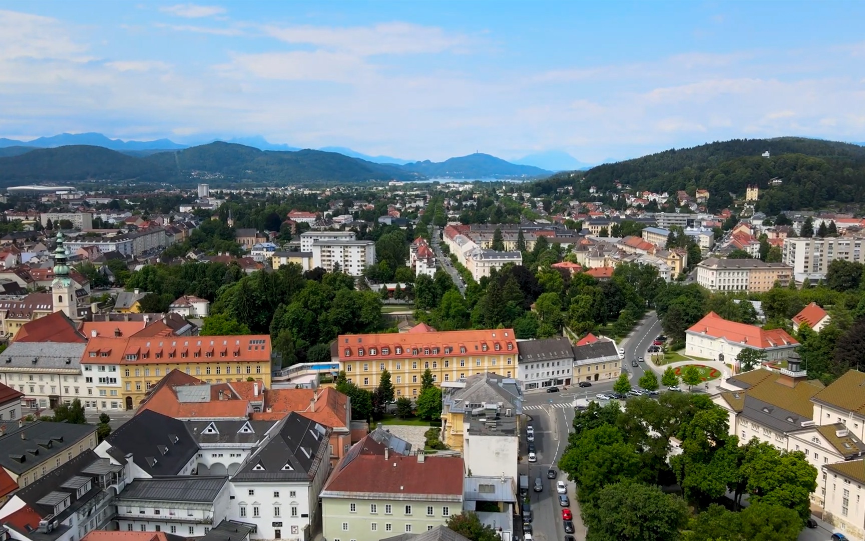 克拉根福是奥地利凯尔滕州的首府,坐落于克拉根福谷地的威尔特湖畔