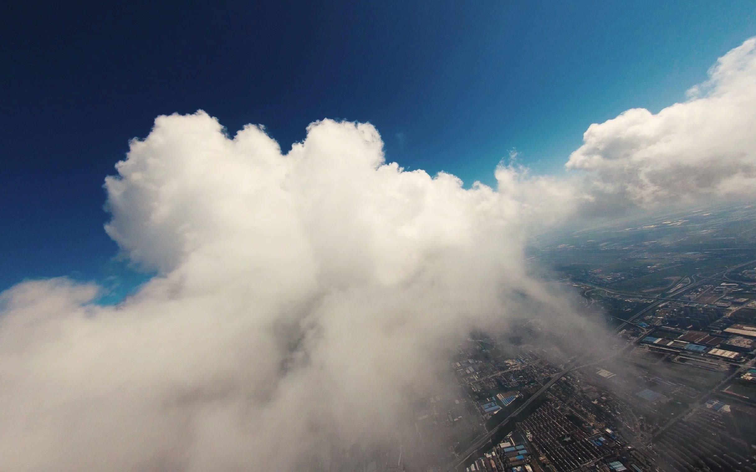 穿越机晴天穿云 效果很美