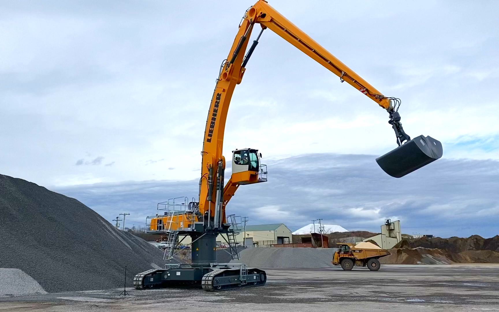 利勃海尔 liebherr lh 110 抓料机组装_哔哩哔哩 (゜-゜)つロ 干杯