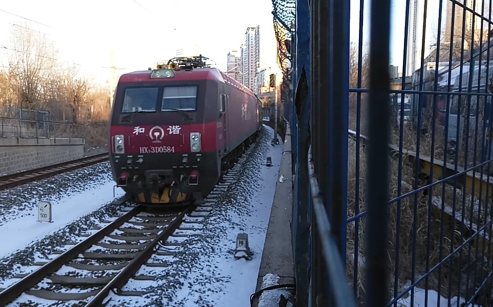 k518次列车(吉林~上海)通过沈阳三洞桥