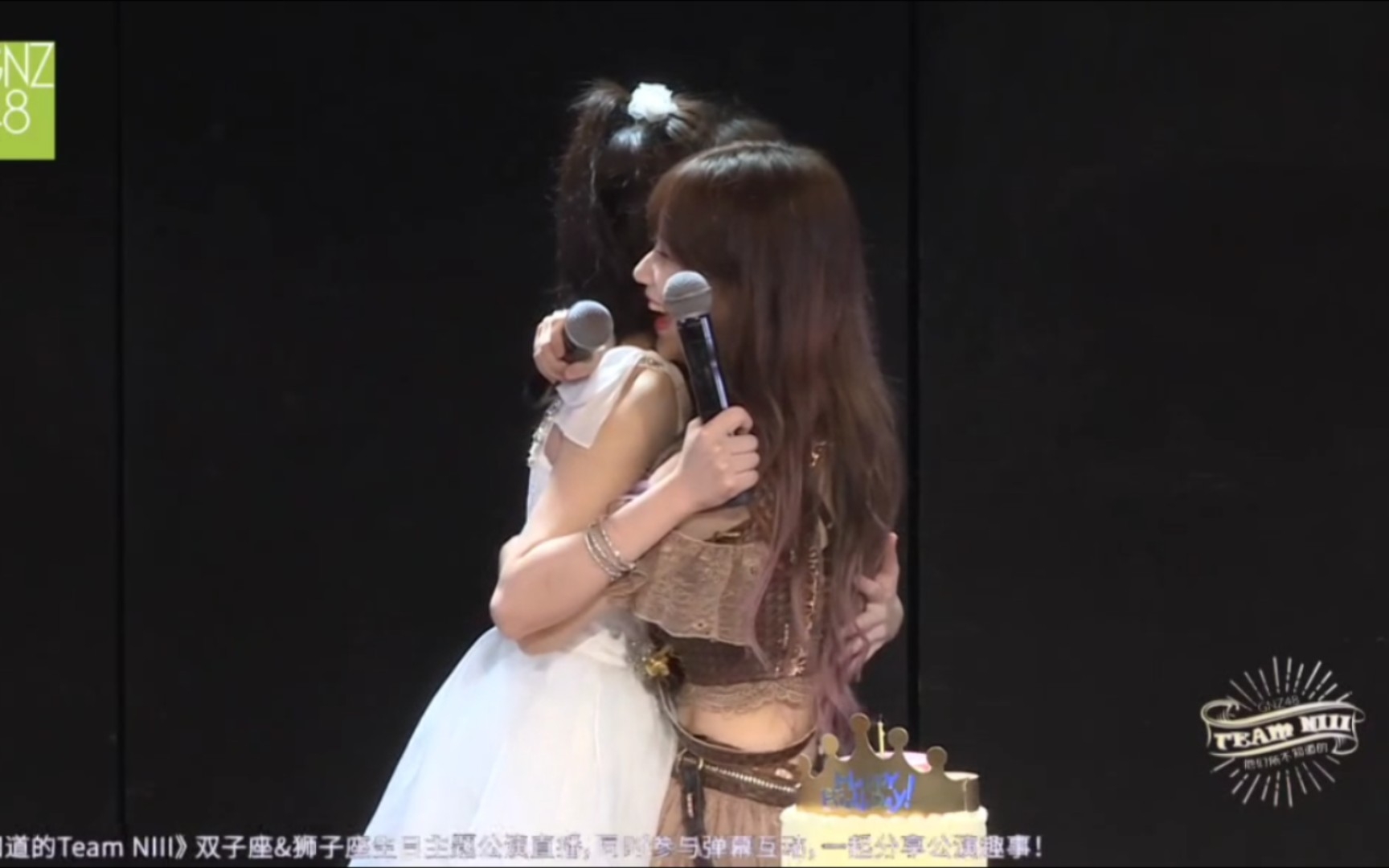 [图]【霏闪】“可惜你不能来我的生日公演” “小霏妹妹” | 吴羽霏 X 杨允涵 |