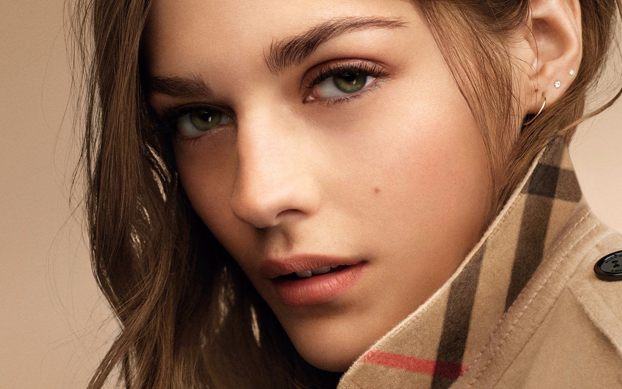 【wendy rowe】修容教程及burberry cashmere系列产品广告_哔哩哔哩