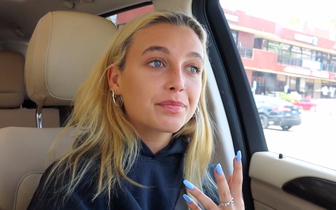 【Emma Chamberlain】【中字】鬼马少女的日常vlog,被狗仔偷拍的reaction哔哩哔哩bilibili