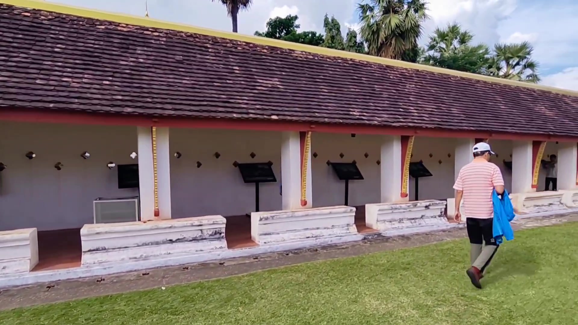 瞻仰领略东南亚经典佛教圣寺老挝万象标志塔銮