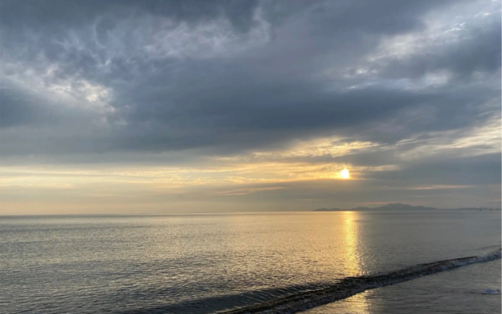 在凌晨四点 在浪漫的海边