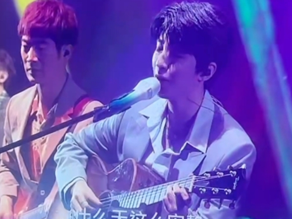 【王俊凯】"弹吉他的小凯 好久不见!