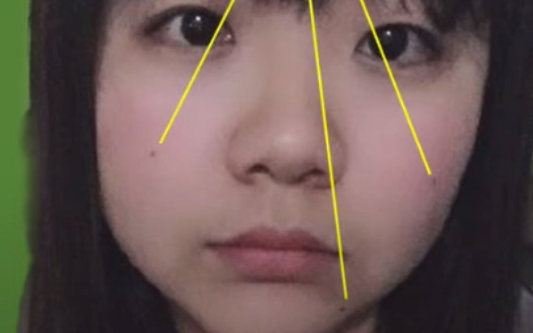 女生右脸三颗痣三角形图片