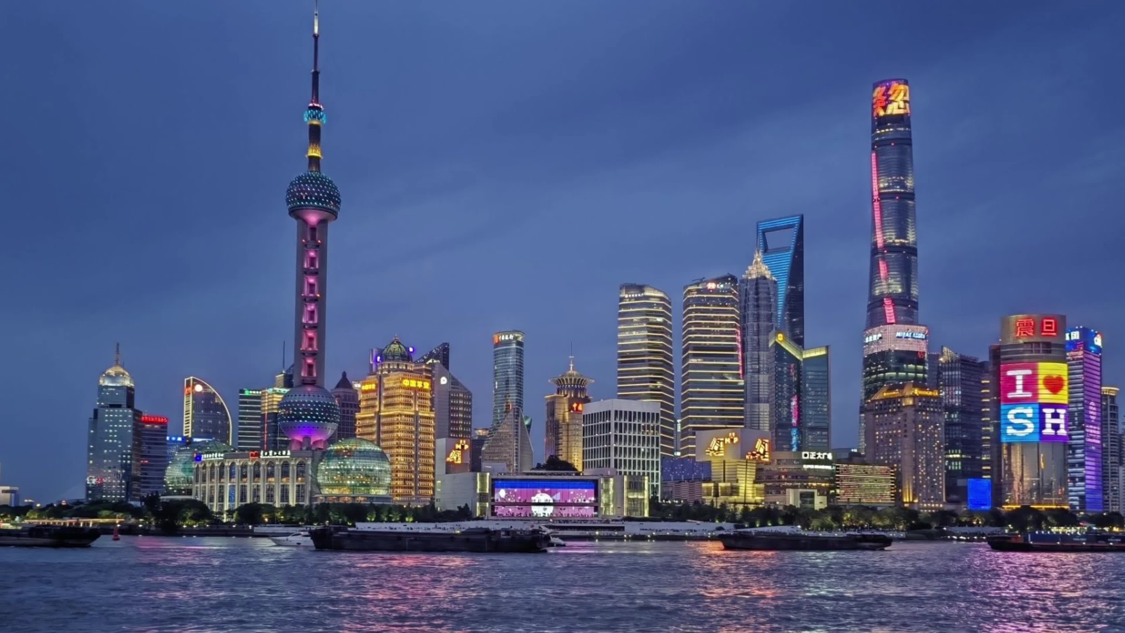 漫步在上海的外滩