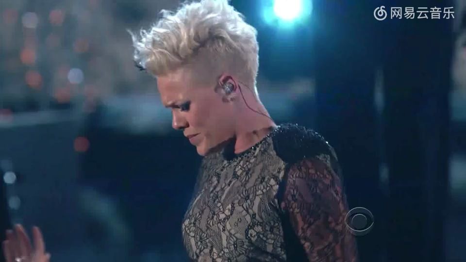 [图]P!nk ，内特·瑞斯《Try》《Just Give Me a Reason》超级可人的“杂技”现场