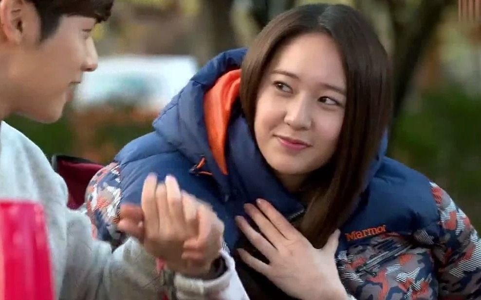 最喜欢尹灿荣跟李宝娜这一对了,两个人一起的画面好甜