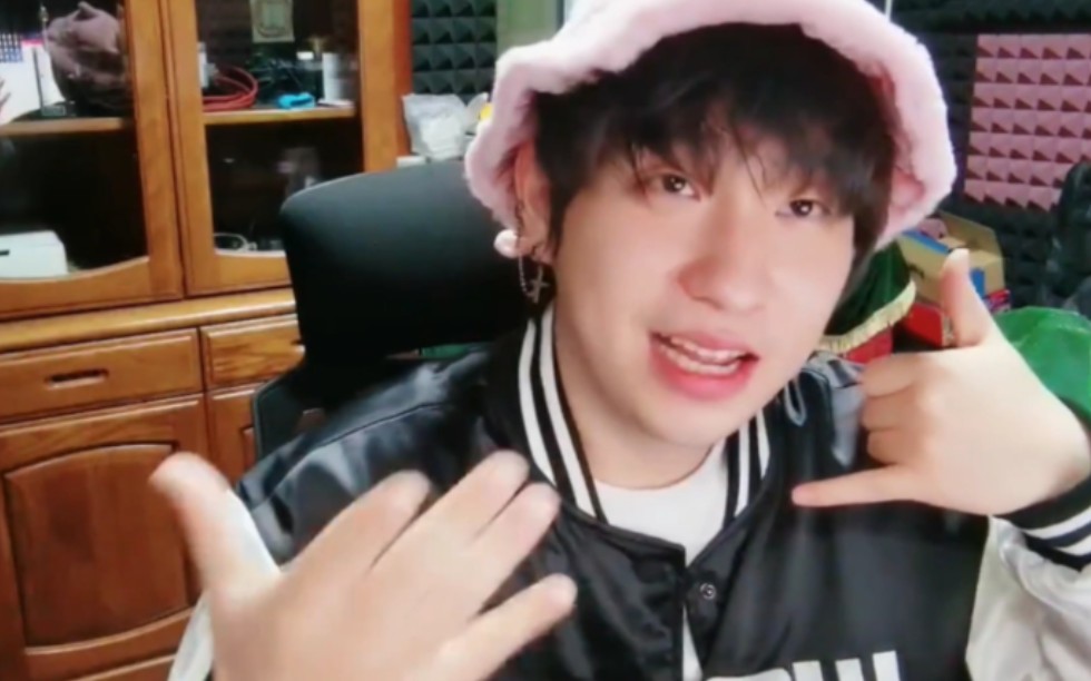 圣代哥哥直播唱凯瑟琳韩流帅哥爱了爱了