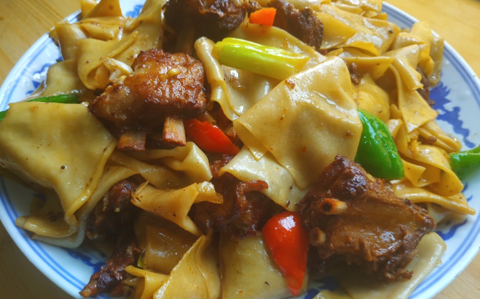 活动  【羊排焖饼子】新疆特色美食羊排焖饼子,你想吃吗?
