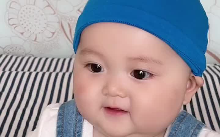 这迷人的双下巴骗你生儿子 萌娃
