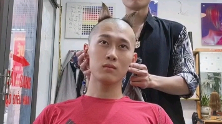 帅哥的牛角发型