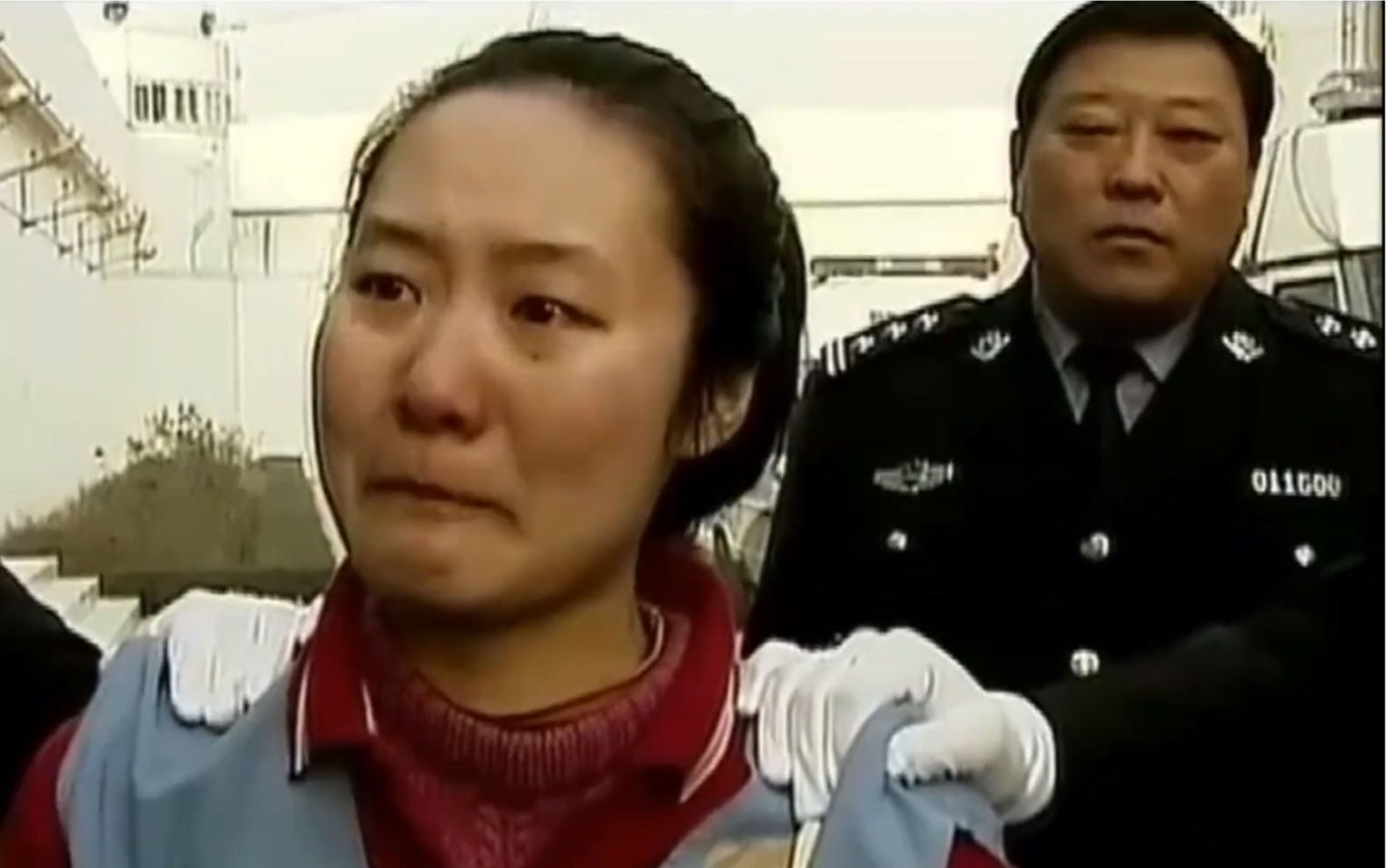2008年真实影像:女子被判死刑执行枪决,刑前记者一句话让其破防