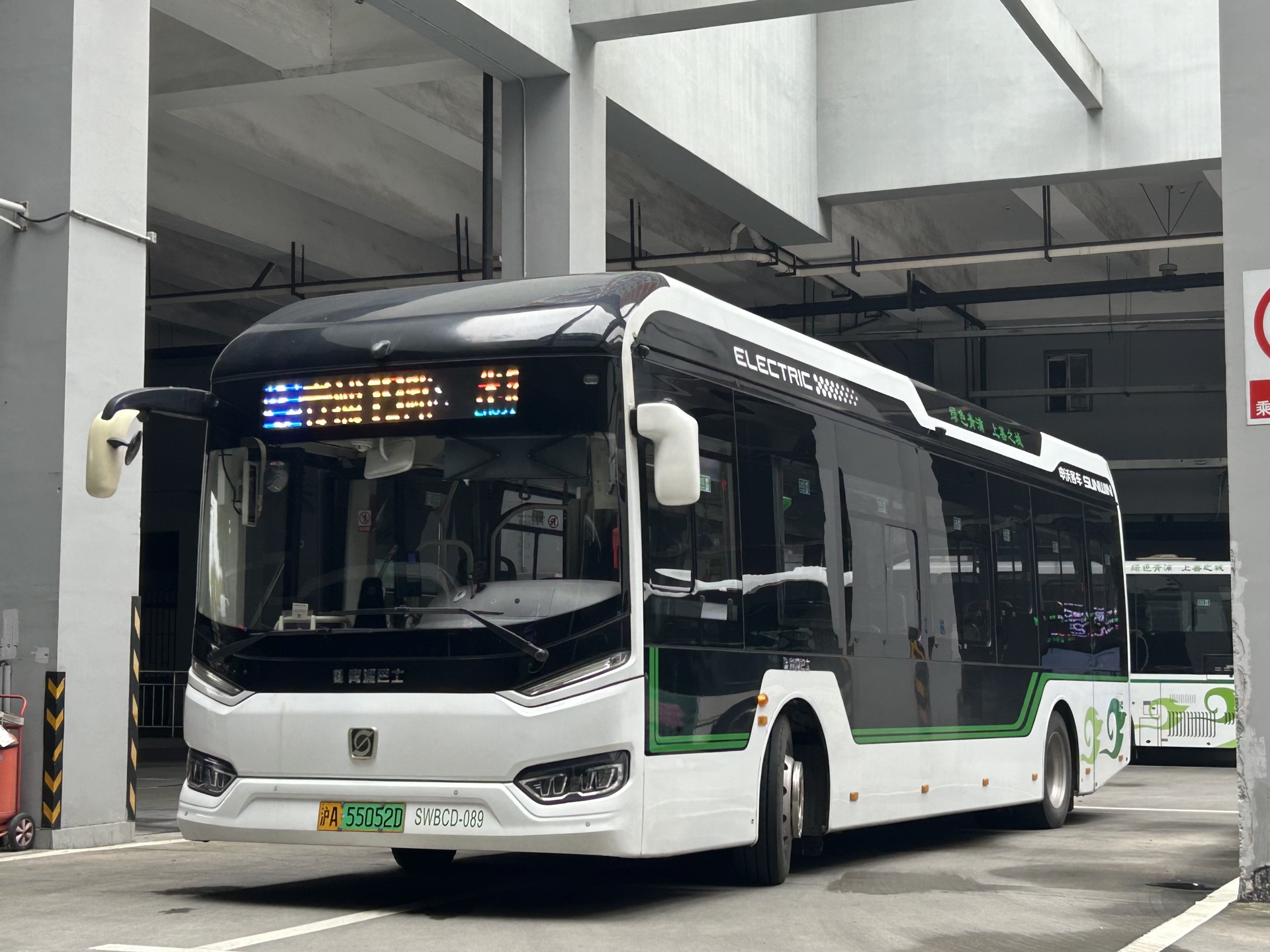 上海公交 青浦巴士 示范区车队 青浦19路 汇金路站往朱家角汽车站方向