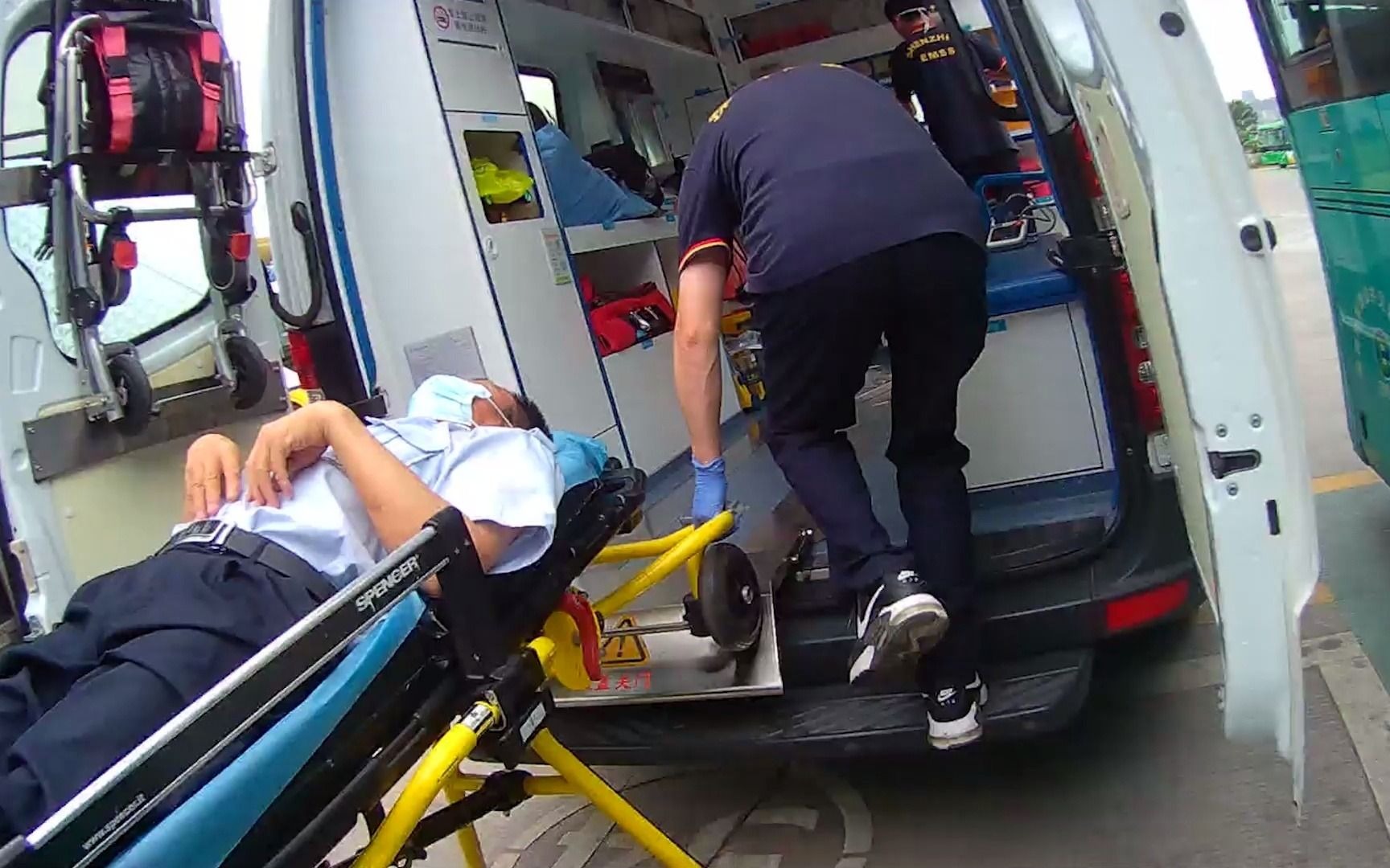 中年男子浑身抽搐 呕吐不止 原因竟是.