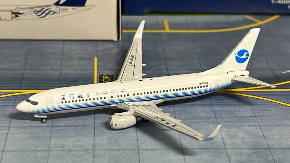 满满的回忆phoenix厦门航空737-800 旧涂开箱飞机模型1/400开箱_哔哩哔