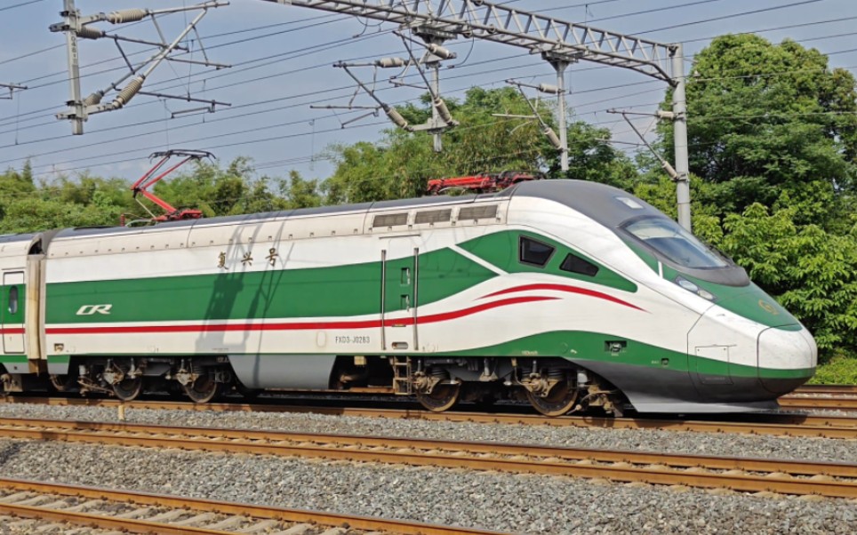 【铁路随拍】最新一代cr200j 成局ad钙桶cr200j-1129/1132重连通过成