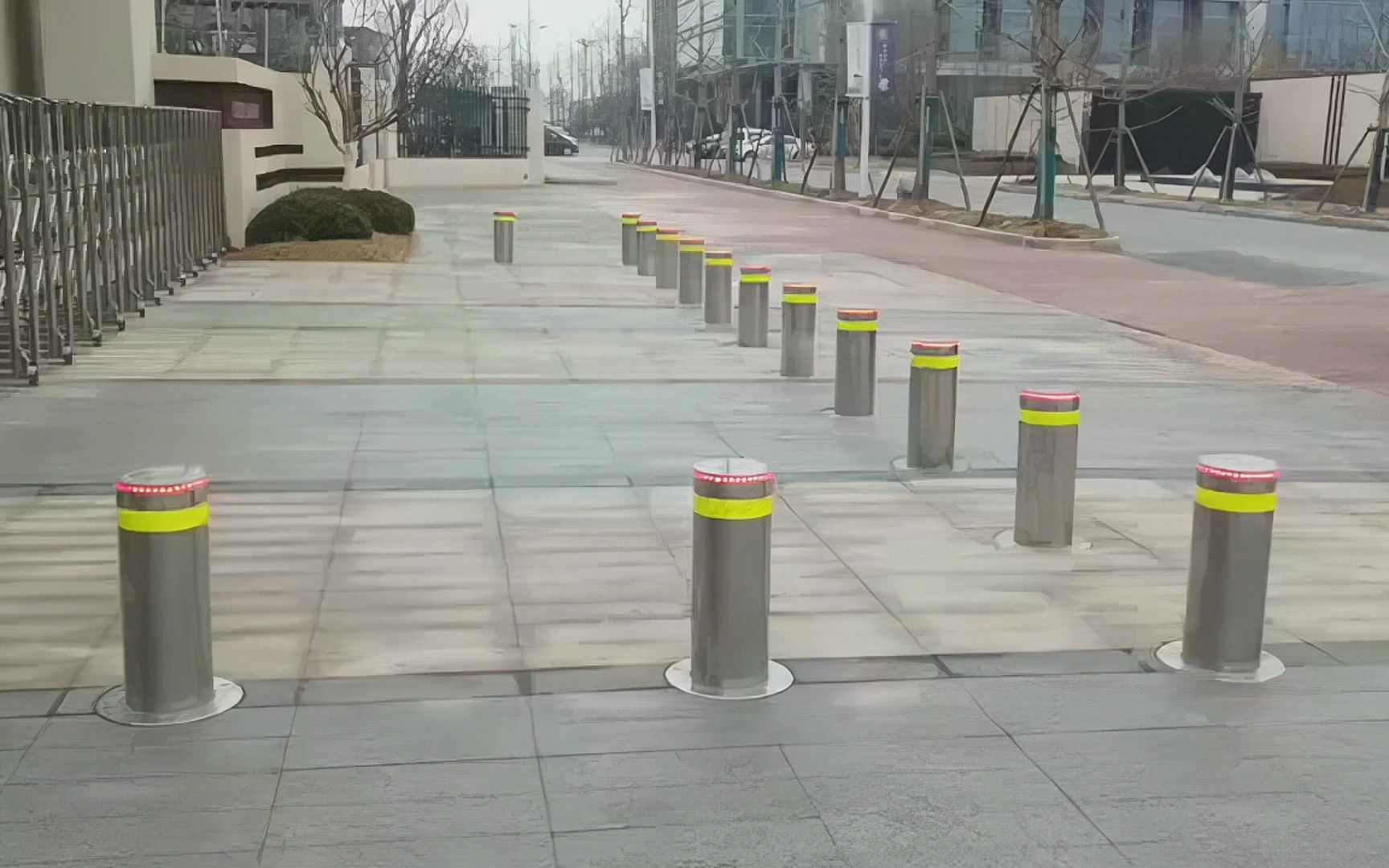 升降柱使用演示 电动智能升降柱 遥控式 不锈钢路桩 学校单位大门口