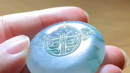 翡翠牌子圆形雕刻图片大全(翡翠牌子圆形雕刻图片大全视频)