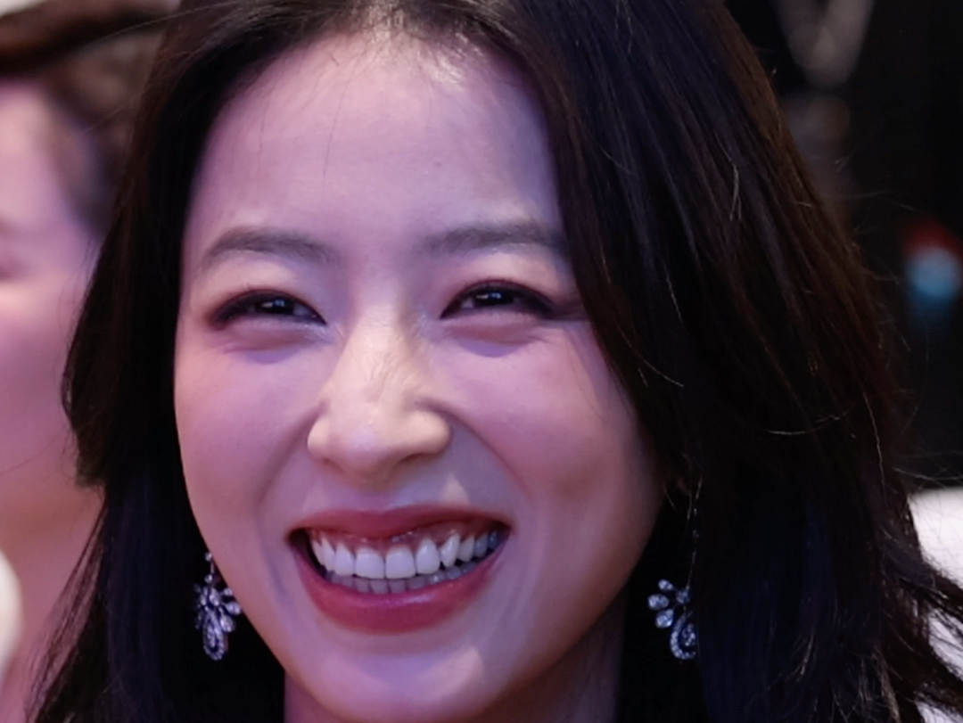 最甜美的大师姐#周雨彤 ,笑容好治愈!