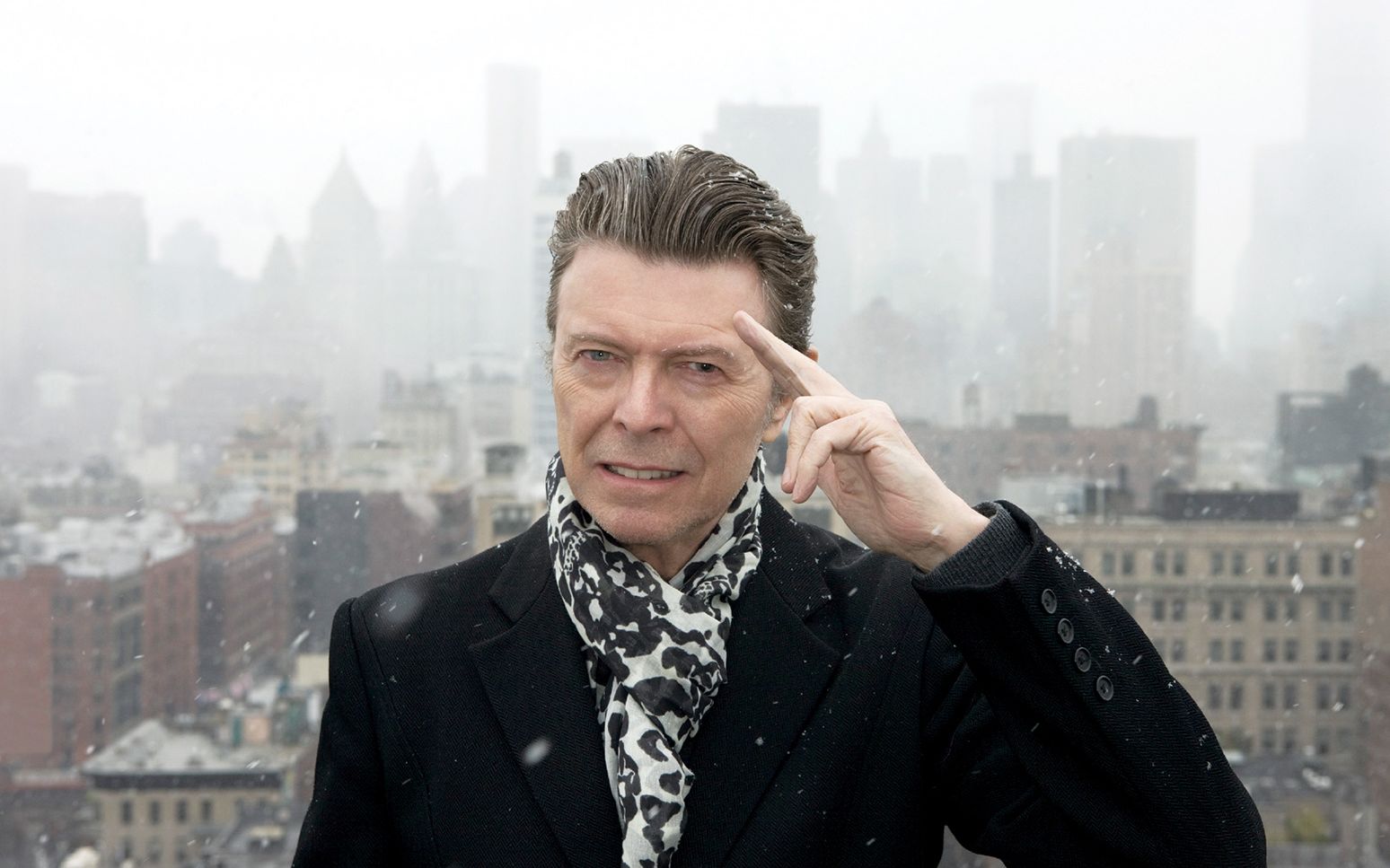 【中英双语】2016全英音乐奖加里·奥德曼替大卫·鲍伊领取全英偶像奖