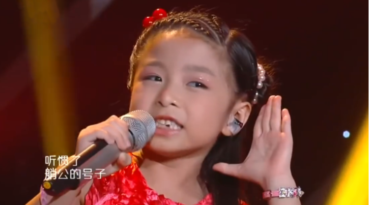 6岁香港小神童谭芷昀演唱我的祖国全场观众和评委齐声鼓掌