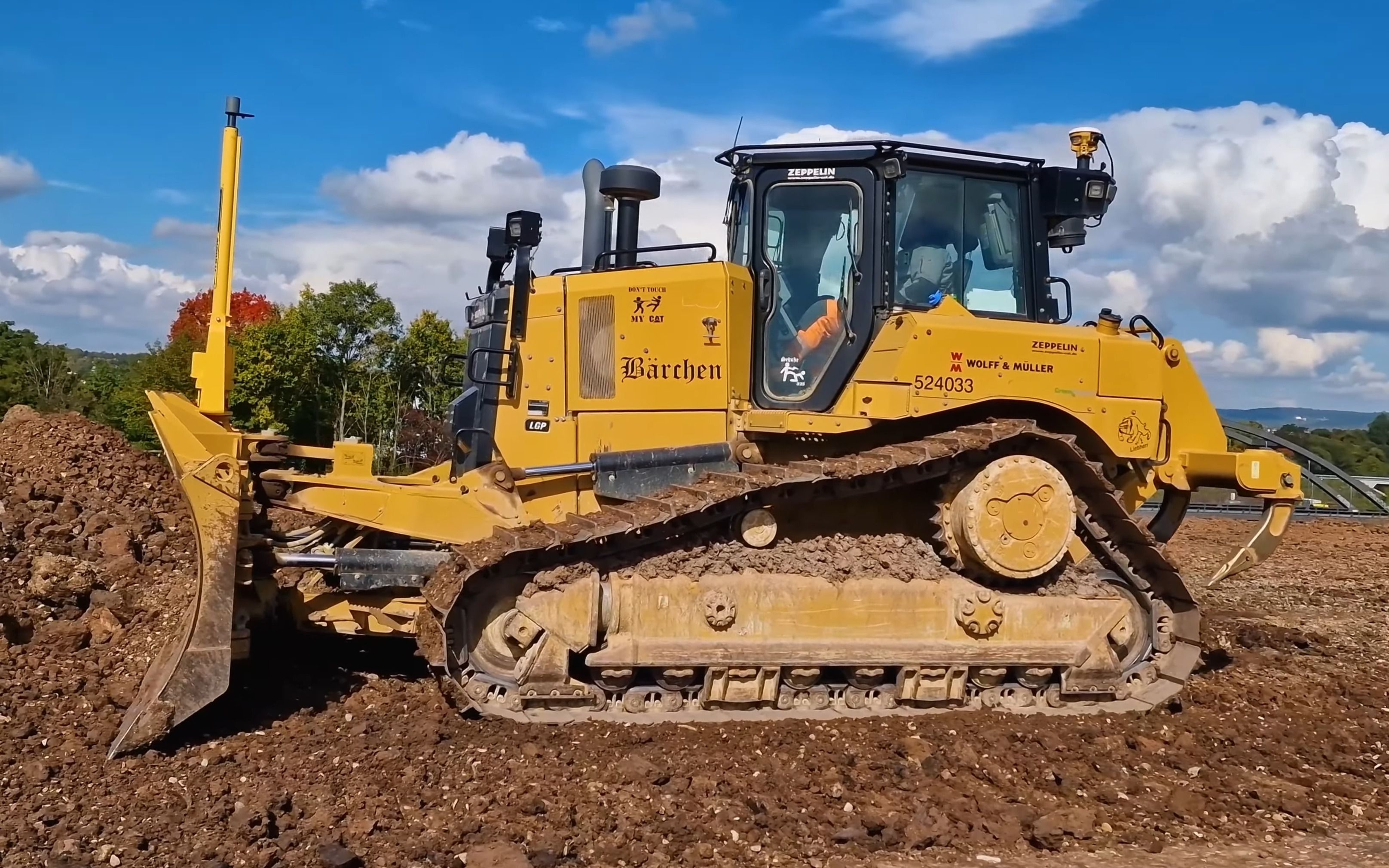 cat d6xe推土机施工作业4k