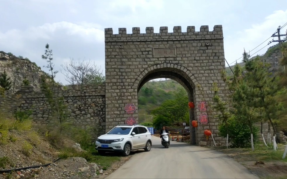骑行淄川洪张路,途径洪山镇土峪村,村子里没有土,号称石头村