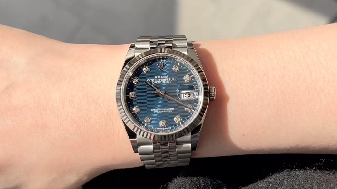 劳力士126234蓝钻水波纹,36mm表径.钻刻真的太美丽了!