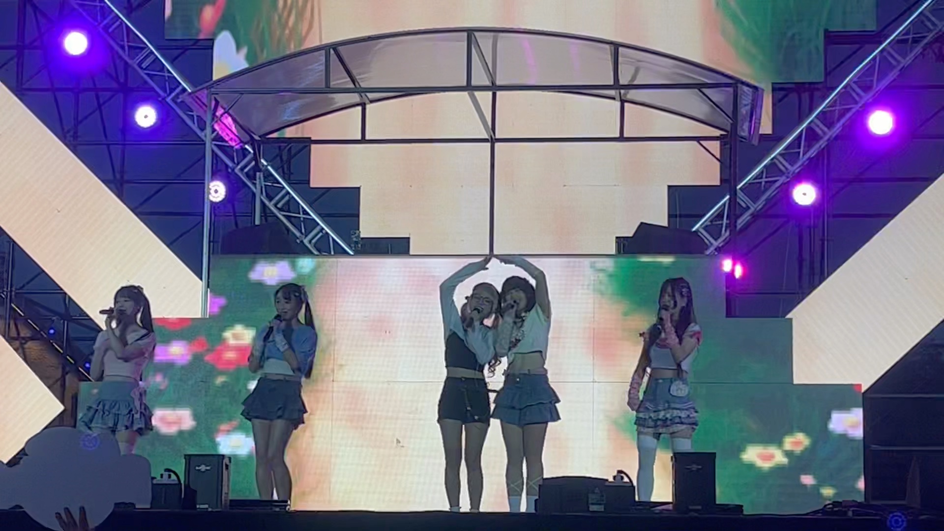 pinkkoi女团现场表演