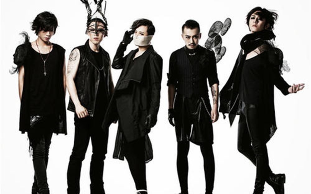 专访银色灰尘乐队主唱凌先生成军20年银色灰尘的风格由自己来定义