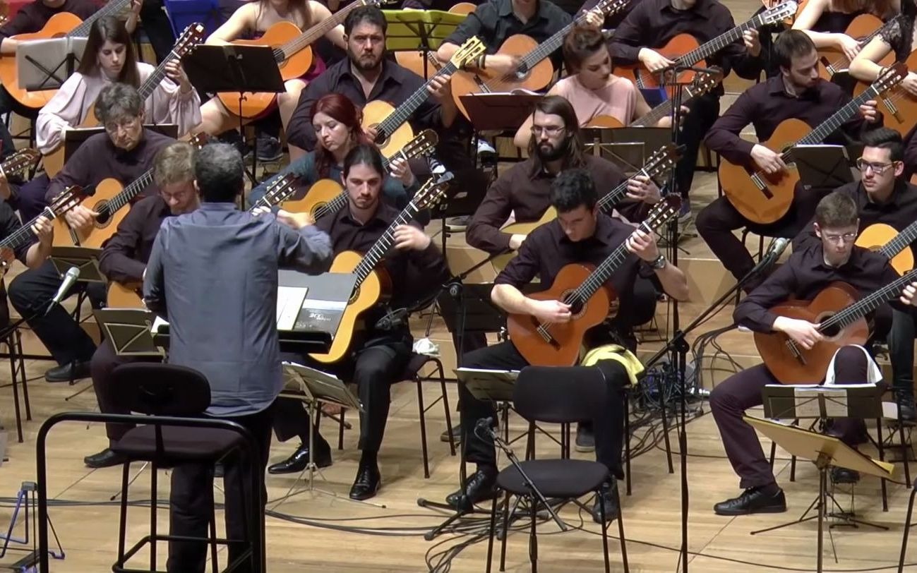 [图](140) La Valse D'Amelie ( Yann Tiersen ) - 200 Guitars LIVE at Megaron Athens (