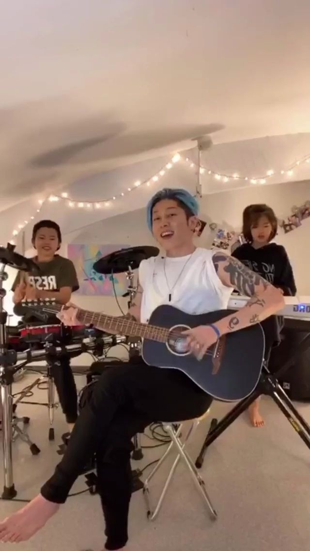 [图]miyavi 一家的弹唱大集合