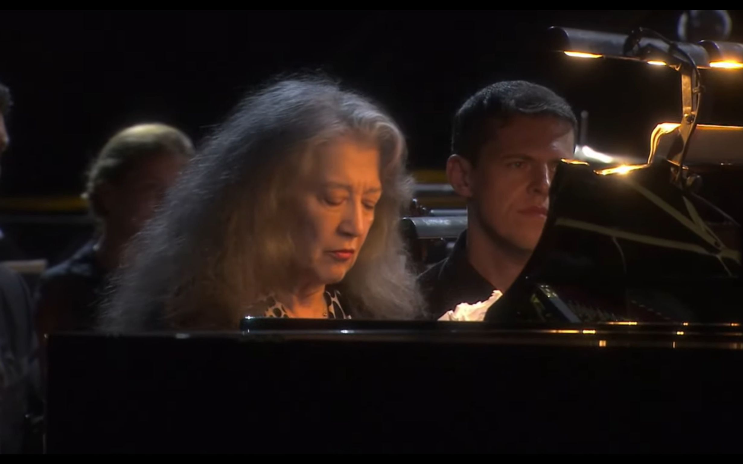 [图]【普朗克 | 双钢琴协奏曲】Argerich & Angelich play Poulenc Two Piano Concerto