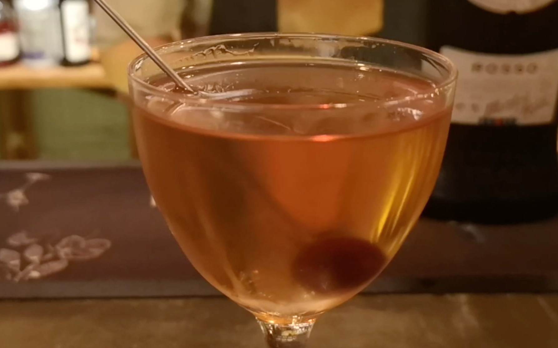 毒舌女调酒师调制经典鸡尾酒cocktail-马丁内兹martinez