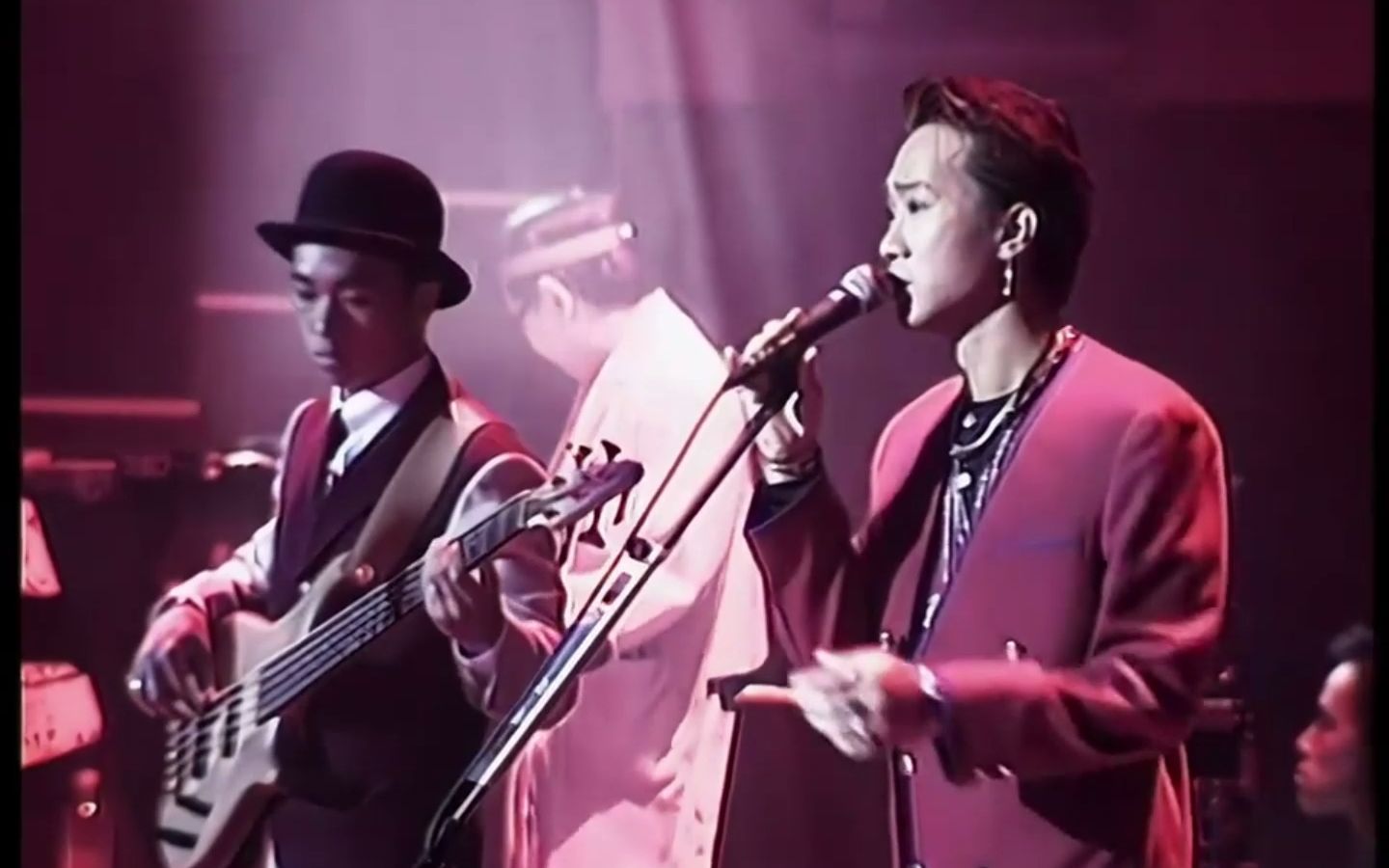 beyond1991年生命接触演唱会高清修复版第四首歌无夜怨曲前奏一响就