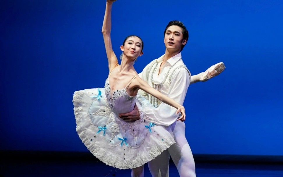 【芭蕾】葛蓓莉娅双人舞coda——王雨菲,孙鹏翔_哔哩哔哩_bilibili