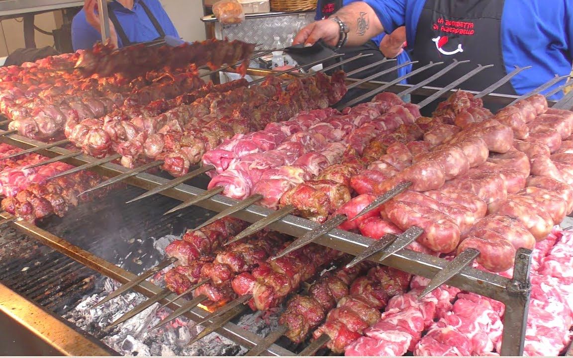 【意大利街头烤肉】什锦沙拉,香肠,串肉,排骨