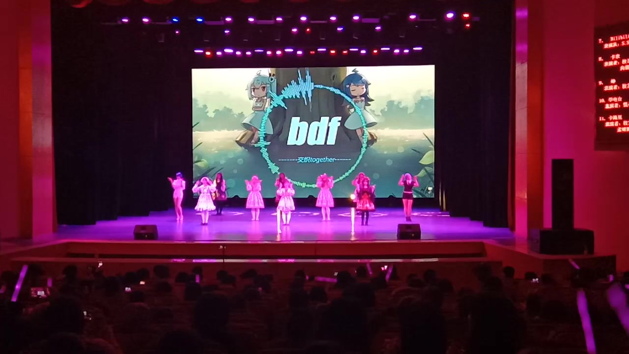 [图]在学校的艺术节上跳bilibili dancing festival观众会是什么反应