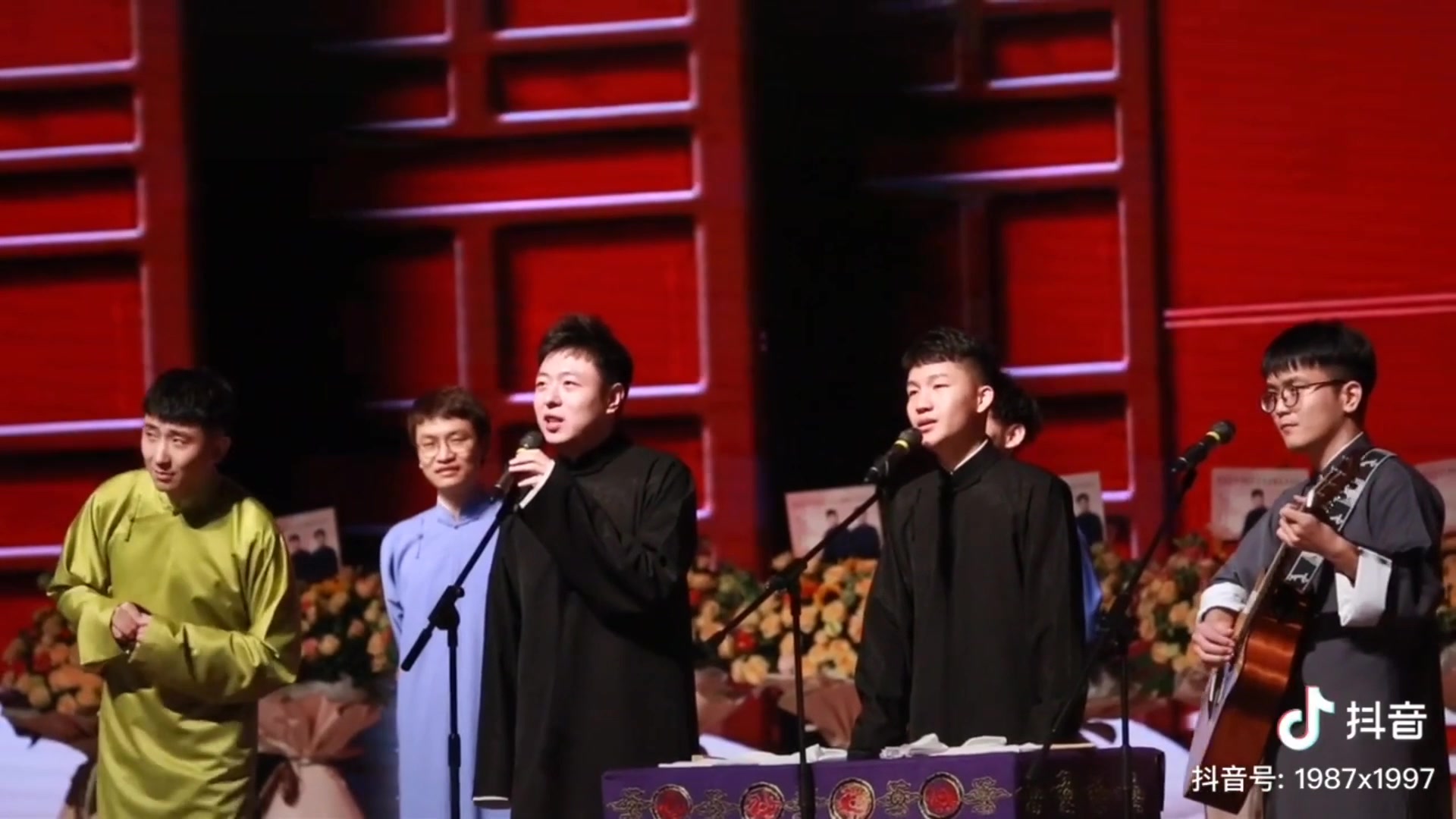 熙华专场曾经大杀四方的男子如今已然成角儿被粉丝感动的华儿温柔的