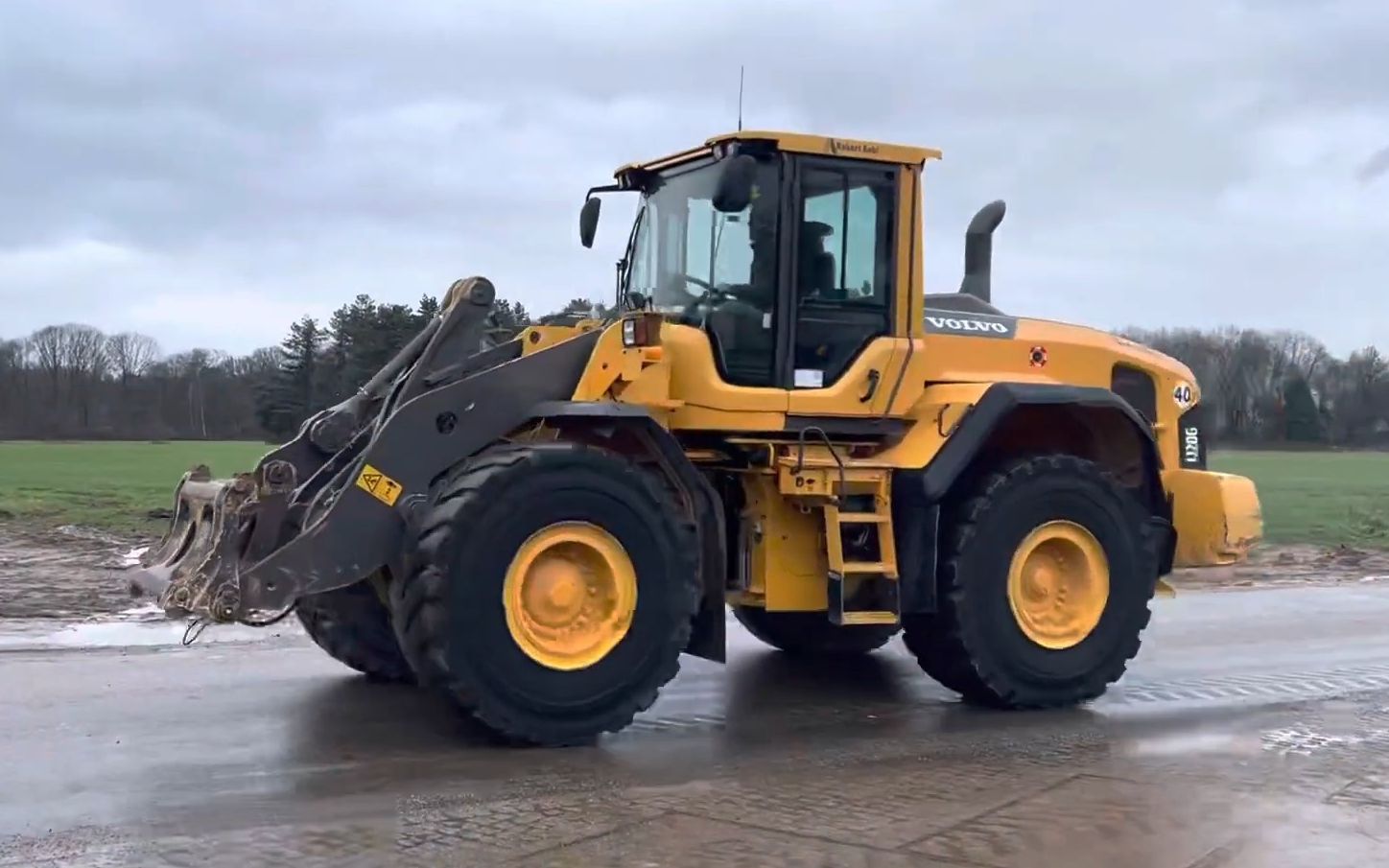 沃尔沃l120g装载机操作展示