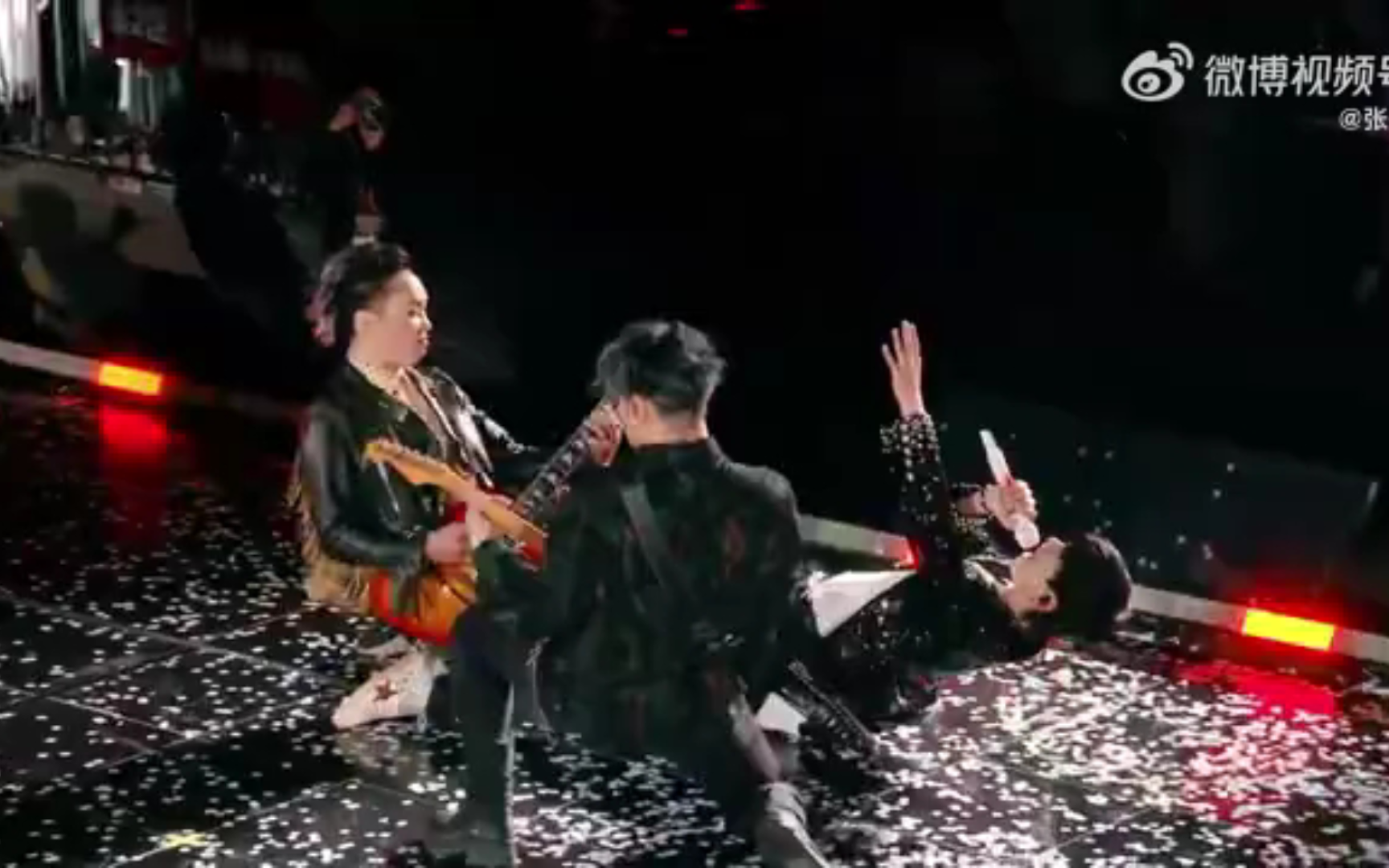 张杰《着魔》假人挑战 南昌站必成功